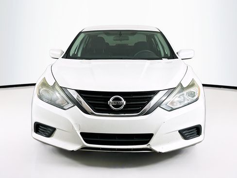 Used 2017 Nissan Altima 2.5 S w/ Power Driver Seat Package FWD image 2