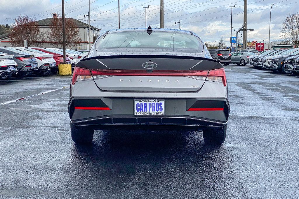 Certified 2026 Hyundai Elantra SEL FWD image 8