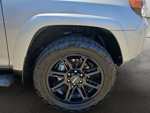 Used 2022 Toyota 4Runner SR5 AWD/4WD image 39