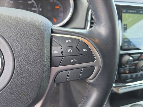 Used 2022 Jeep Grand Cherokee Limited image 32