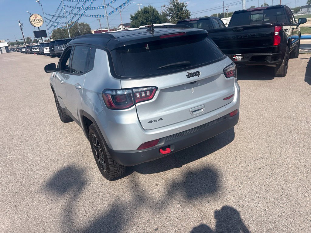 Used 2025 Jeep Compass Trailhawk AWD/4WD image 8
