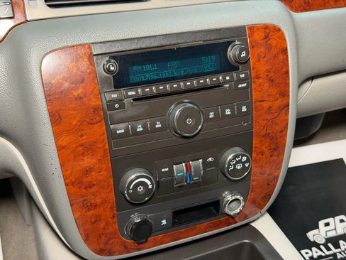 Used 2009 Chevrolet Suburban 2500 LT w/ Skid Plate Package image 38