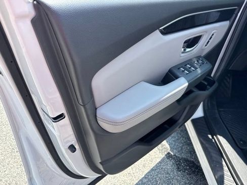 Used 2025 Honda Pilot Elite image 14