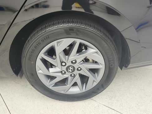 Used 2024 Hyundai Elantra SEL FWD image 26