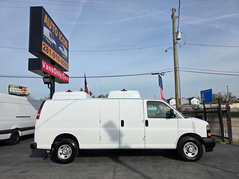 Used 2019 Chevrolet Express 2500 Extended image 3