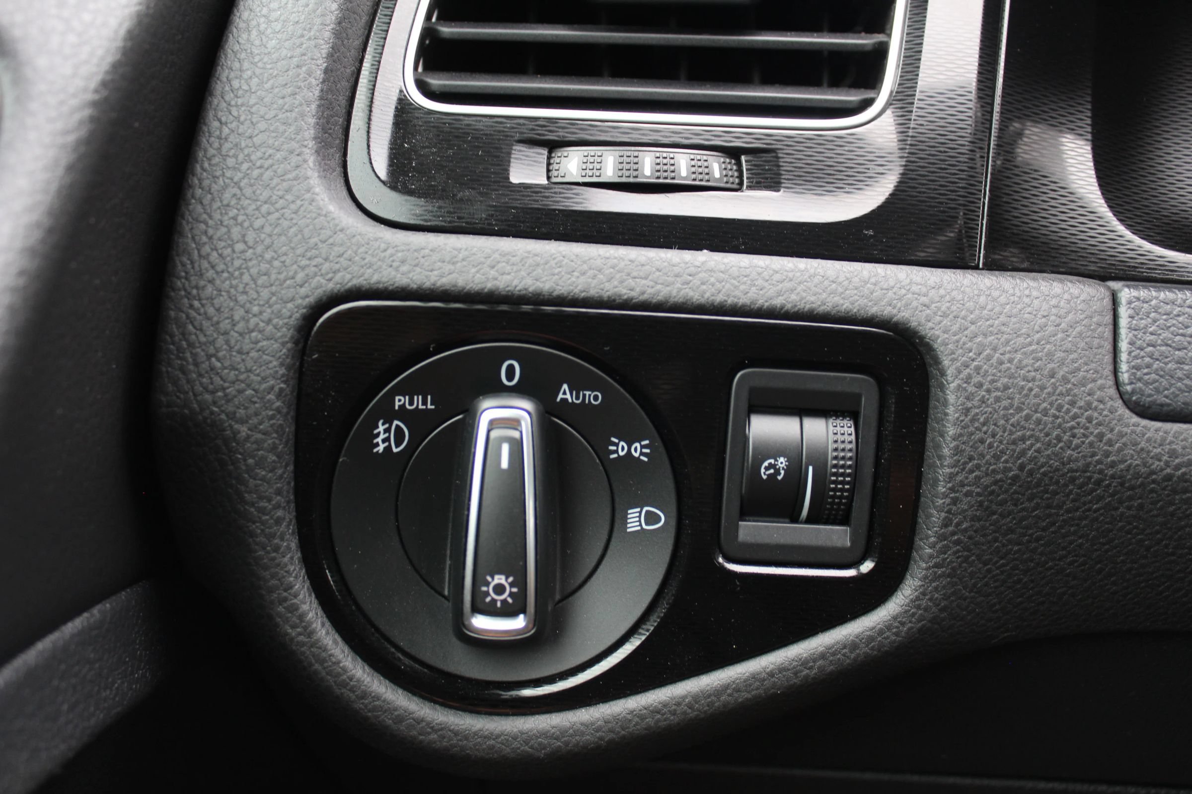 Used 2015 Volkswagen GTI Autobahn w/ Lighting Package (SEL) FWD image 27