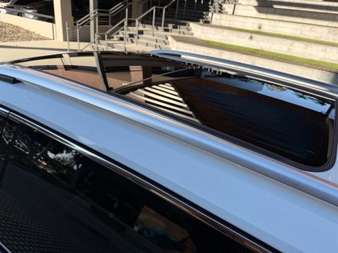 Used 2020 Volkswagen Tiguan SEL image 8