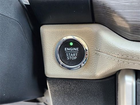 Used 2023 Ford Expedition Limited image 27