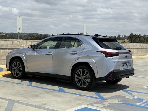 Certified 2024 Lexus UX 250h F Sport FWD image 9