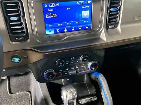 Certified 2022 Ford Bronco Outer Banks w/ Sasquatch Package AWD/4WD image 24