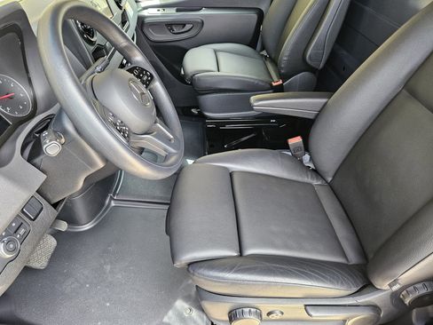 Used 2024 Mercedes-Benz Sprinter 3500 image 9