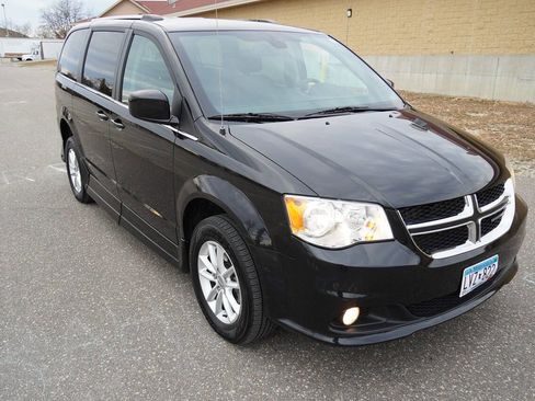 Used 2018 Dodge Grand Caravan SXT image 10