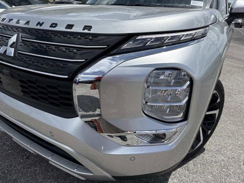 Used 2024 Mitsubishi Outlander SE image 9