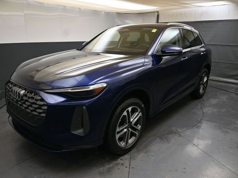 Certified 2025 Audi Q5 Premium Plus w/ Premium Plus image 1