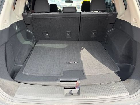 Certified 2022 Nissan Rogue SV FWD image 10