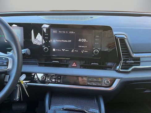 Used 2025 Kia Sportage LX image 12