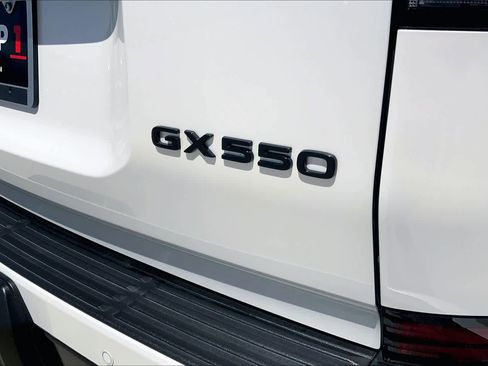 Used 2024 Lexus GX 550 w/ Accessory Package (Z1) image 9