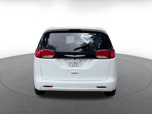 Used 2023 Chrysler Voyager LX FWD image 12