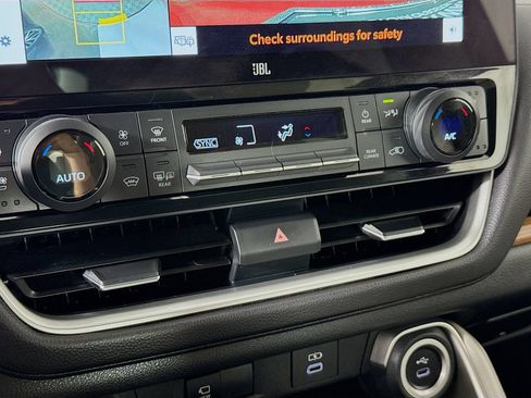 Certified 2024 Toyota Grand Highlander AWD image 15