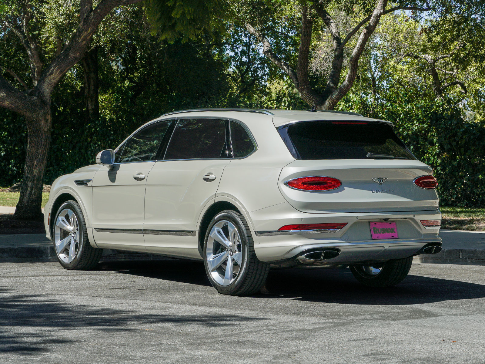 Certified 2023 Bentley Bentayga Extended Wheelbase AWD/4WD image 5