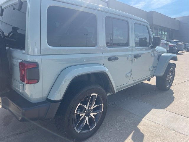 Used 2024 Jeep Wrangler Unlimited w/ Convenience Group AWD/4WD image 5