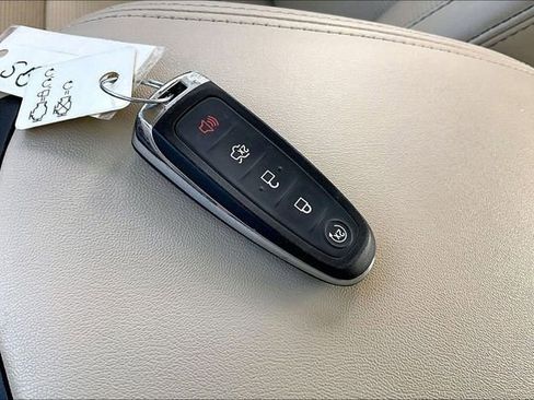 Used 2017 Ford Taurus Limited image 32