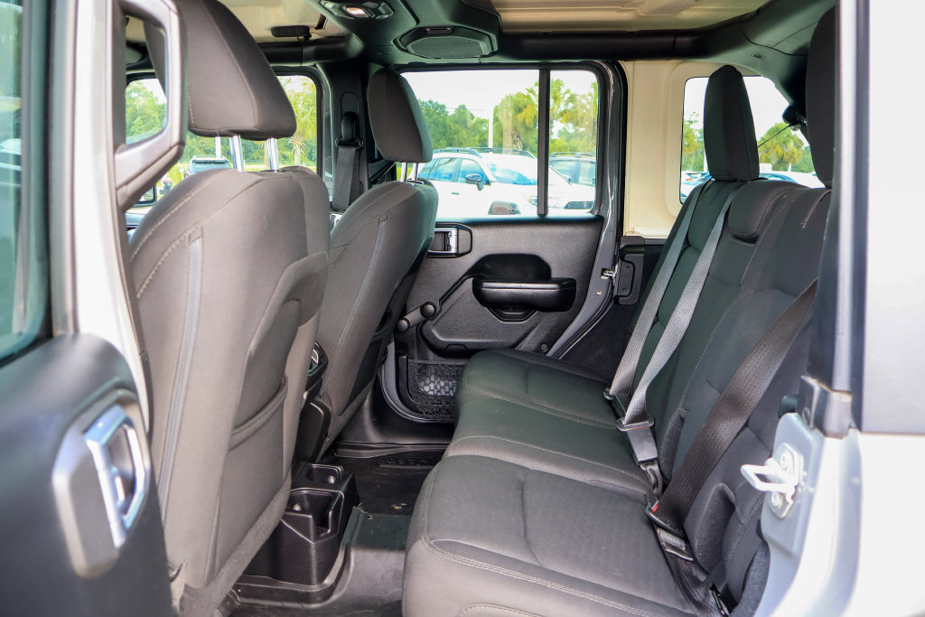 Used 2018 Jeep Wrangler Unlimited Sport AWD/4WD image 11