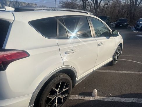 Used 2016 Toyota RAV4 SE image 13