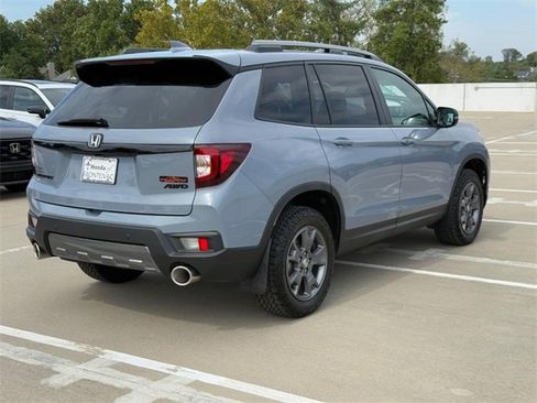 Used 2024 Honda Passport TrailSport image 3