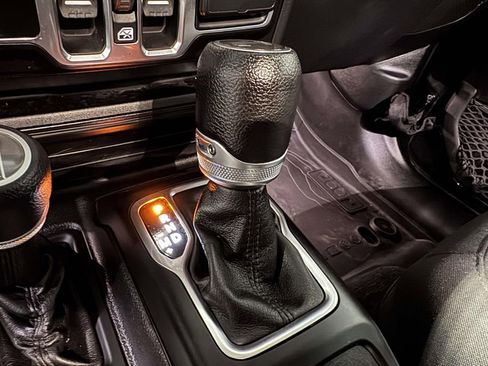 Used 2022 Jeep Wrangler Unlimited Sport image 25