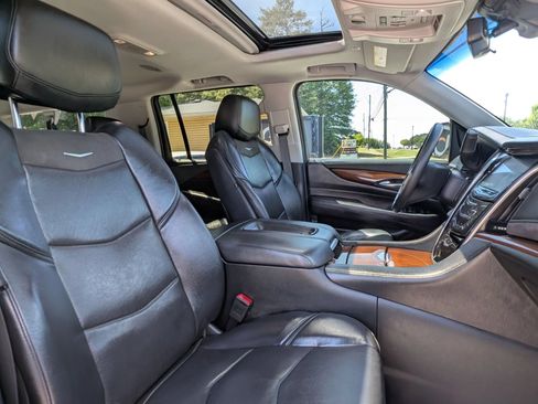 Used 2018 Cadillac Escalade ESV Luxury RWD image 47