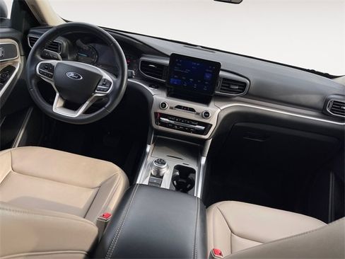 Used 2023 Ford Explorer XLT w/ Equipment Group 202A image 10