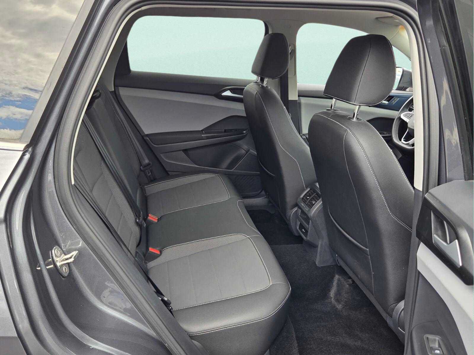 Used 2023 Volkswagen Taos SE FWD image 18