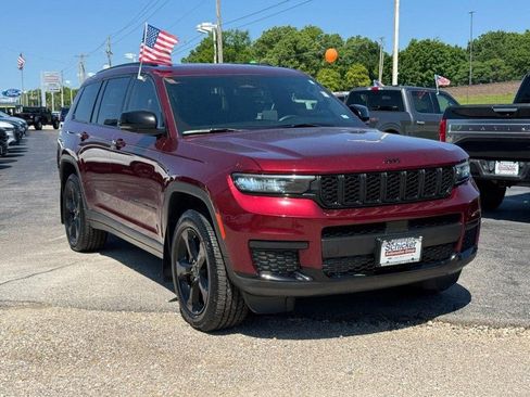 Used 2021 Jeep Grand Cherokee L Laredo AWD/4WD image 2
