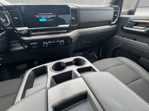 Used 2024 Chevrolet Silverado 2500 LT image 3