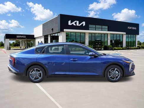 New 2026 Kia K4 FWD image 4