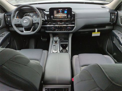 New 2025 Nissan Pathfinder SV image 15