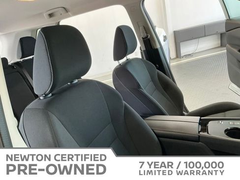 Used 2025 Nissan Rogue S FWD image 15
