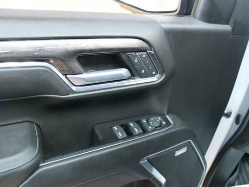 Used 2022 Chevrolet Silverado 1500 LTZ AWD/4WD image 15