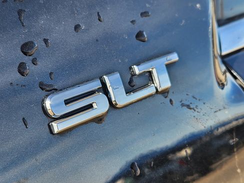 Used 2014 GMC Acadia SLT image 29