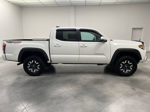 Used 2023 Toyota Tacoma TRD Off-Road w/ Technology Package AWD/4WD image 8
