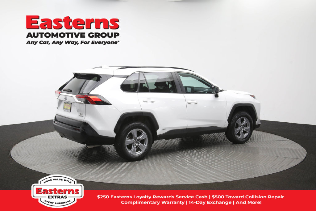 Used 2022 Toyota RAV4 LE AWD/4WD image 44