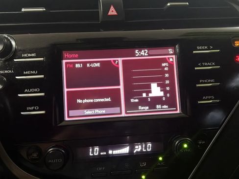 Used 2018 Toyota Camry XSE FWD image 13