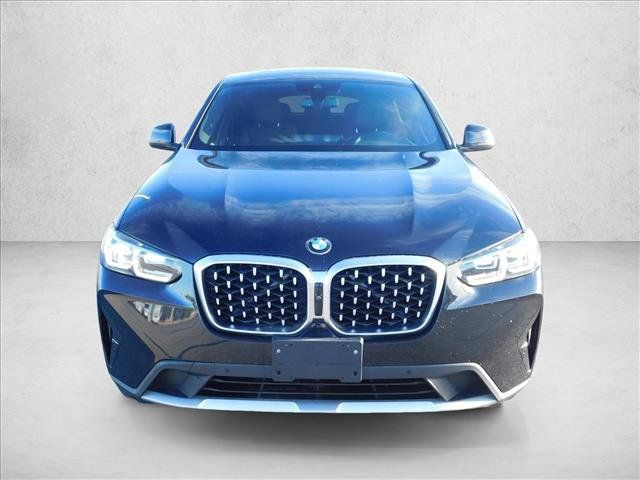 Used 2024 BMW X4 xDrive30i AWD/4WD image 2
