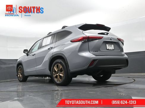 Used 2023 Toyota Highlander Bronze Edition AWD/4WD image 47
