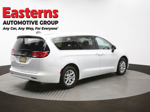 Used 2023 Chrysler Voyager LX image 41