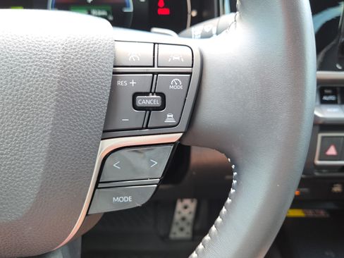 Used 2025 Toyota Camry SE FWD image 27
