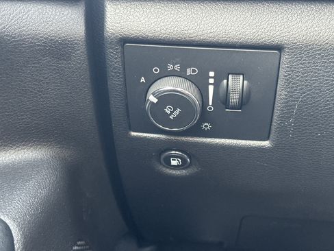 Used 2020 Jeep Grand Cherokee Limited w/ Luxury Group II image 37