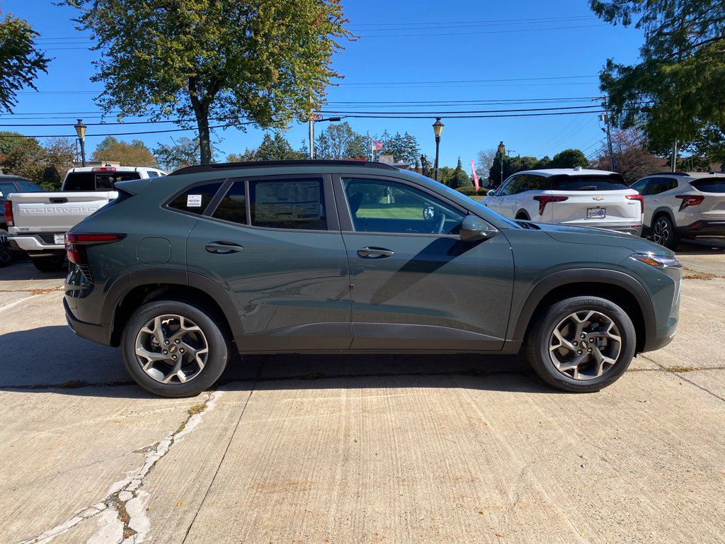 New 2026 Chevrolet Trax LT w/ LT Convenience Package FWD image 2