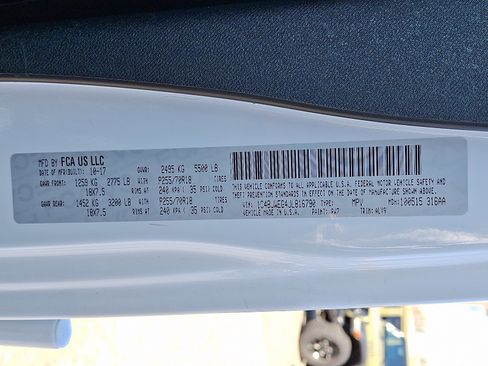 Used 2018 Jeep Wrangler Unlimited Sahara w/ Connectivity Group image 26